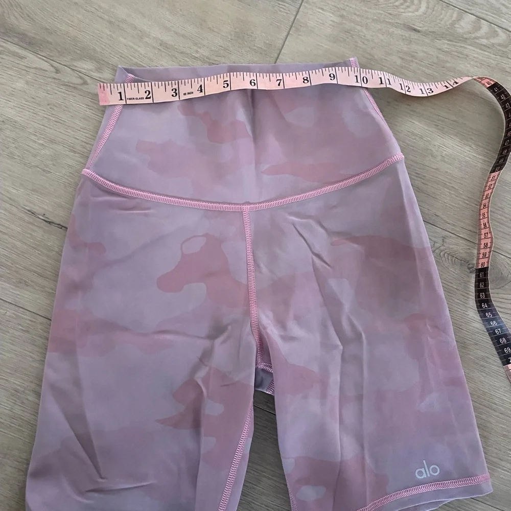 ALO HIGH-WAIST VAPOR SHORT - PINK‎ CAMOUFLAGE Small